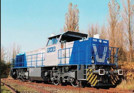 Mainline locomotive with UIC draw gear system