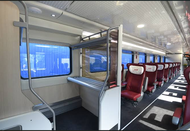 Passenger coaches with UIC 528 side buffers and screw couplings